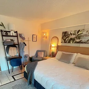 Apartment Seashore Waikiki 1 Block From A No Fees, Honolulu