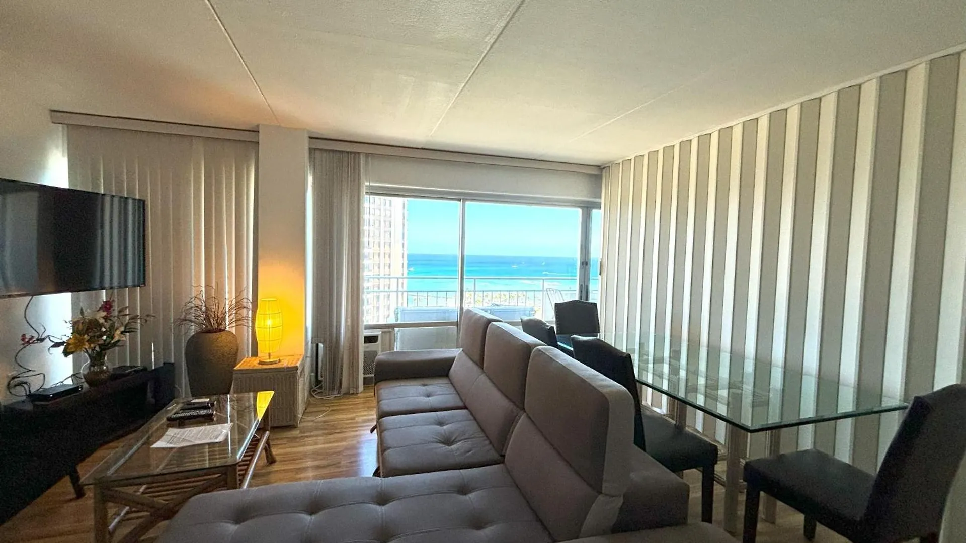 Ilikai Apt 1618 - Spacious 2Br 2Ba Unit With Stunning Ocean-Lagoon View Villa Honolulu